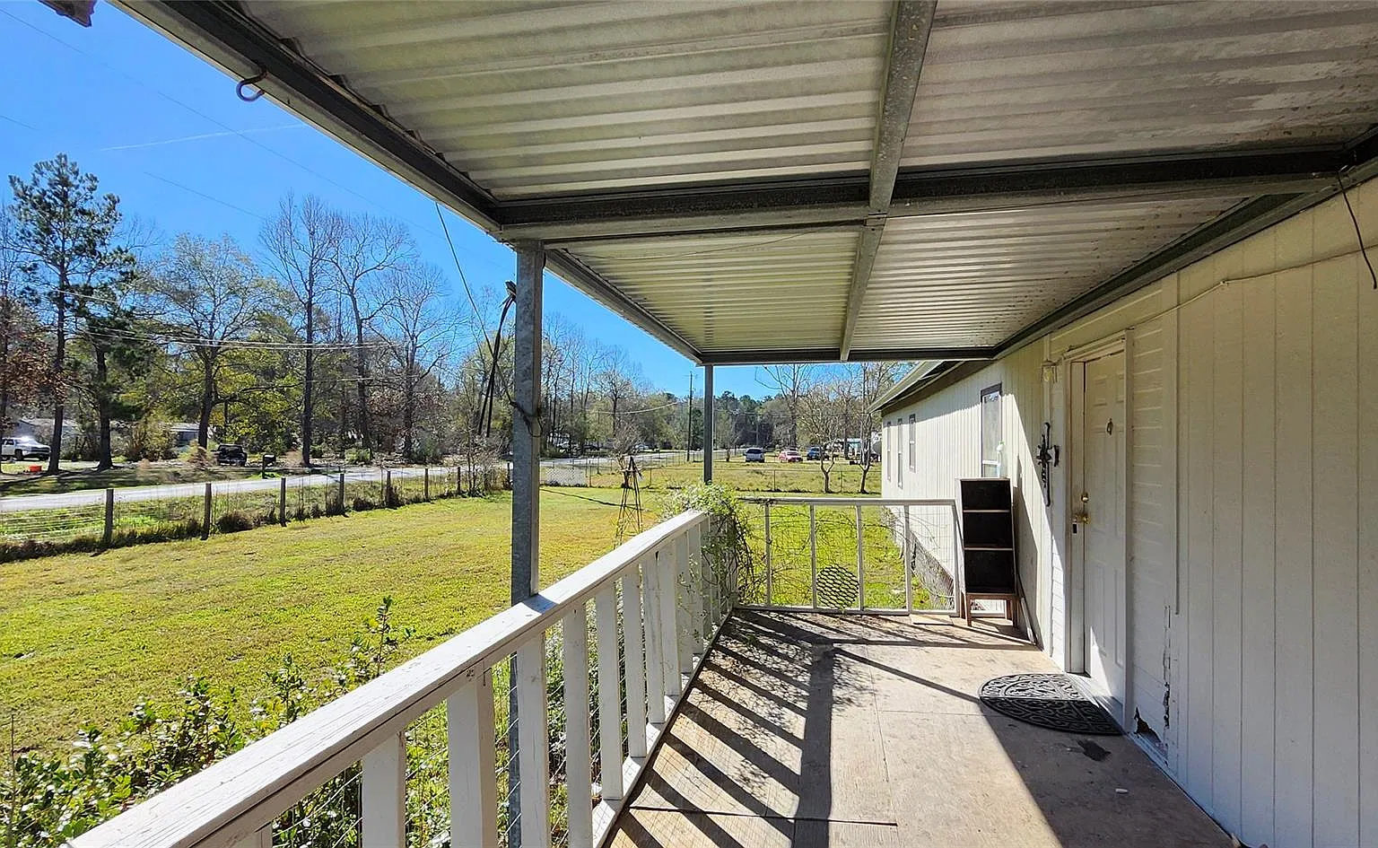 3 bed, 2.0 bath, 1368 sqft, $1,200 — Photo 1