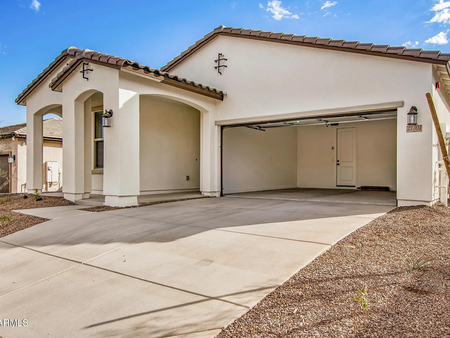4 bed, 2.5 bath, 1900 sqft, $2,495 — Photo 2