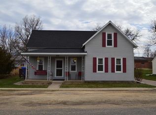 605 Clinton St, Grand Mound, IA 52751