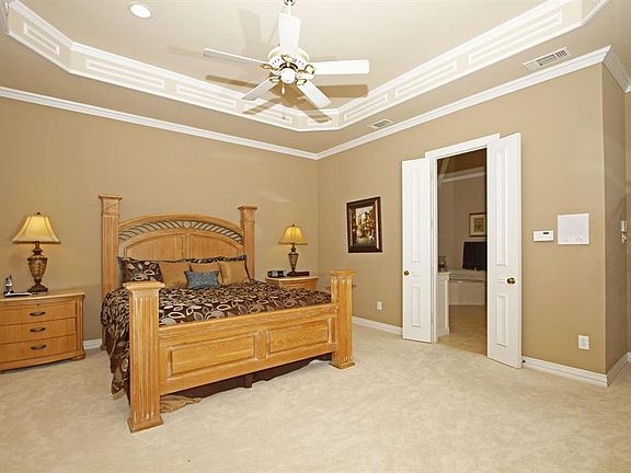 5th image of 4404 Dade Dr