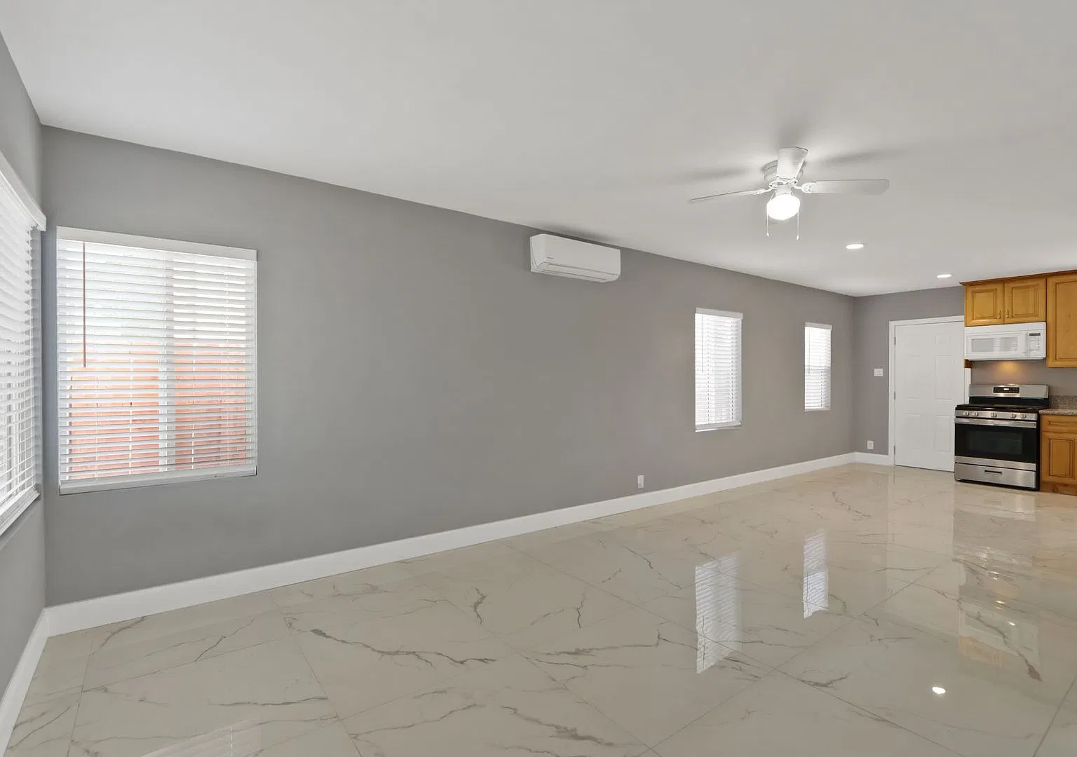 1624 N Gordon Court — Photo 3