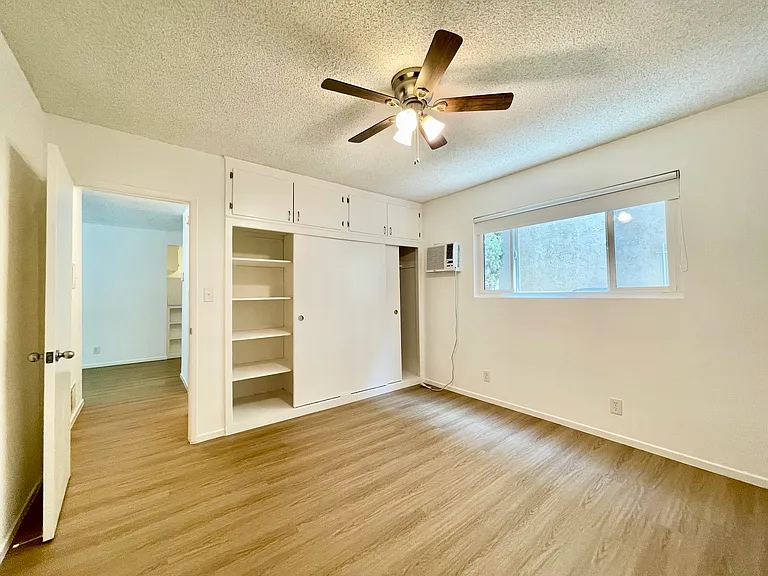 934 N Gardner St #8 — Photo 14