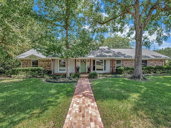 2nd image of 13 Red Oak Ln