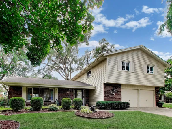 252 Millford Ln, Bloomingdale, IL 60108