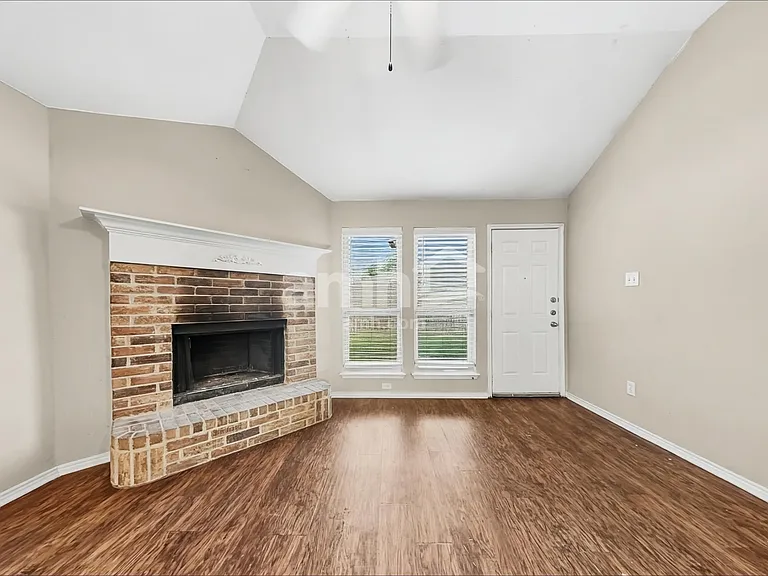 1613 Bob Dr — Photo 5