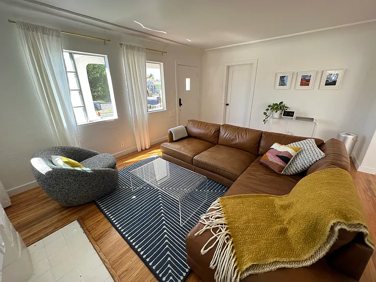 2832 S Rimpau Blvd — Photo 7