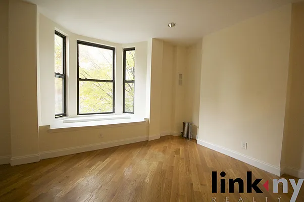 Rented by Link NY Realty | media 7