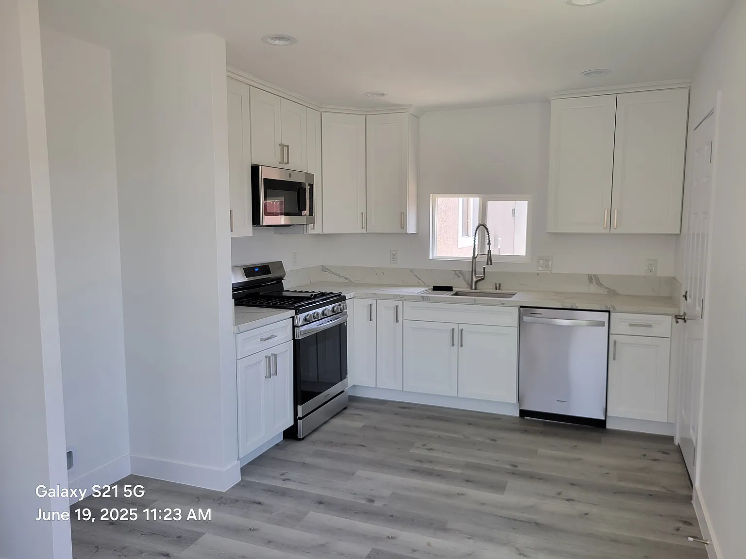 2 bed, 785 sqft, $2,790 — Photo 2