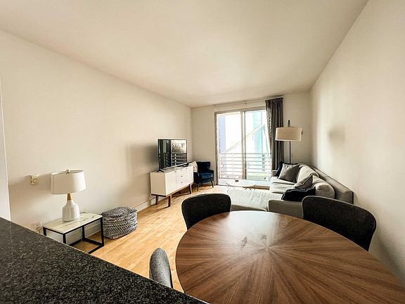 3rd image of 530 Chestnut St #209