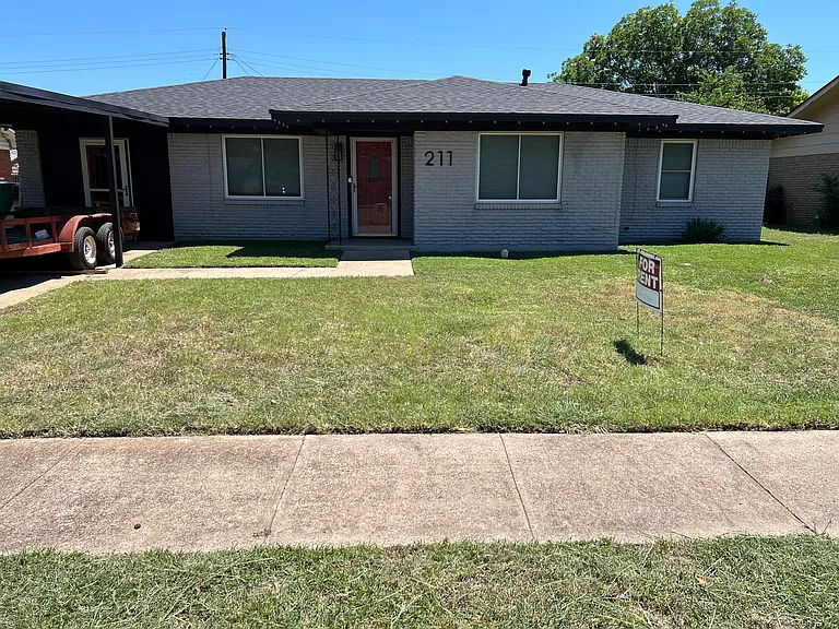 211 S Barbara St — Photo 9