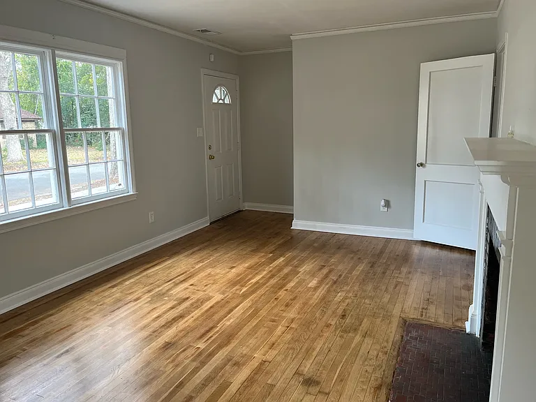2227 E 40th St — Photo 3