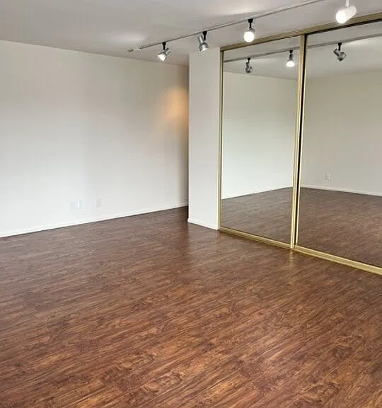 2561 Mayfield Ave — Photo 15