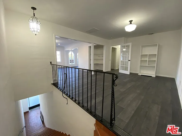 619 S La Brea Ave #2 — Photo 21