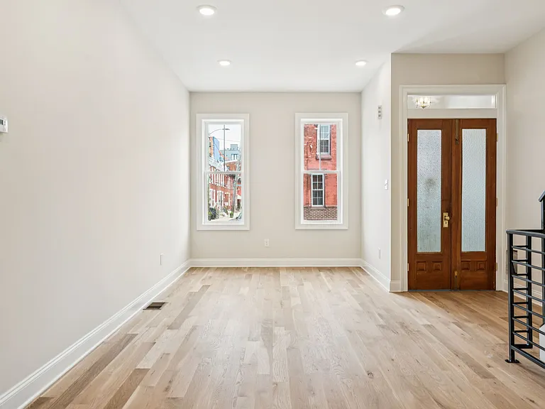 1822 N Mascher St — Photo 17