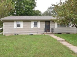 702 Harrington St, Dearborn, MO 64439