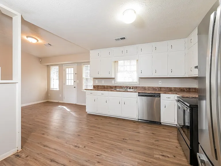 411 Cindy Dr SE — Photo 8