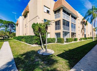 1540 Glen Oaks Dr E #B-221, Sarasota, FL 34232
