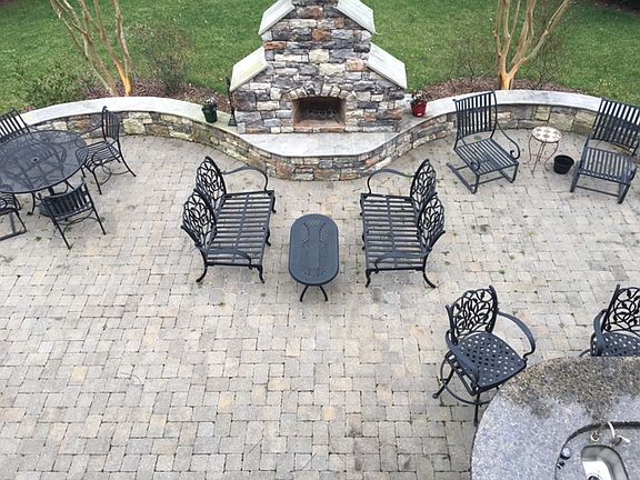 Outdoor patio and firelplace