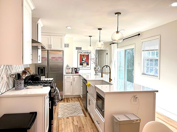 4th image of 111 Floral Ave #0