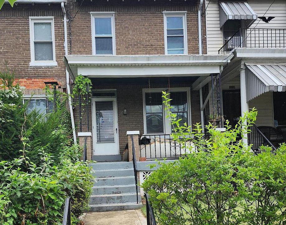 1st image of 2810 5th St NE