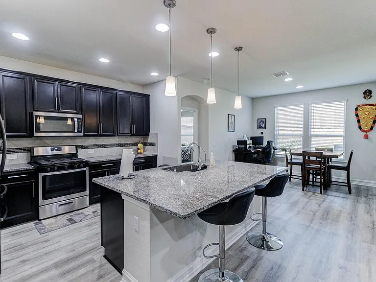 2808 Southampton Dr — Photo 5