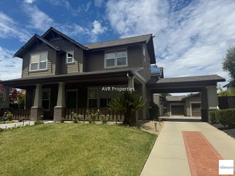 5586 Stockton Loop — Photo 1
