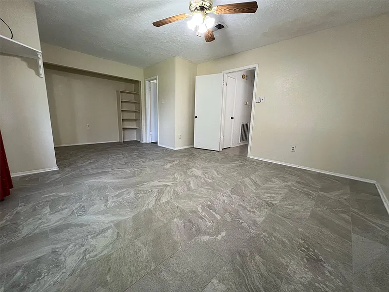 2134 Collingsfield Dr — Photo 9