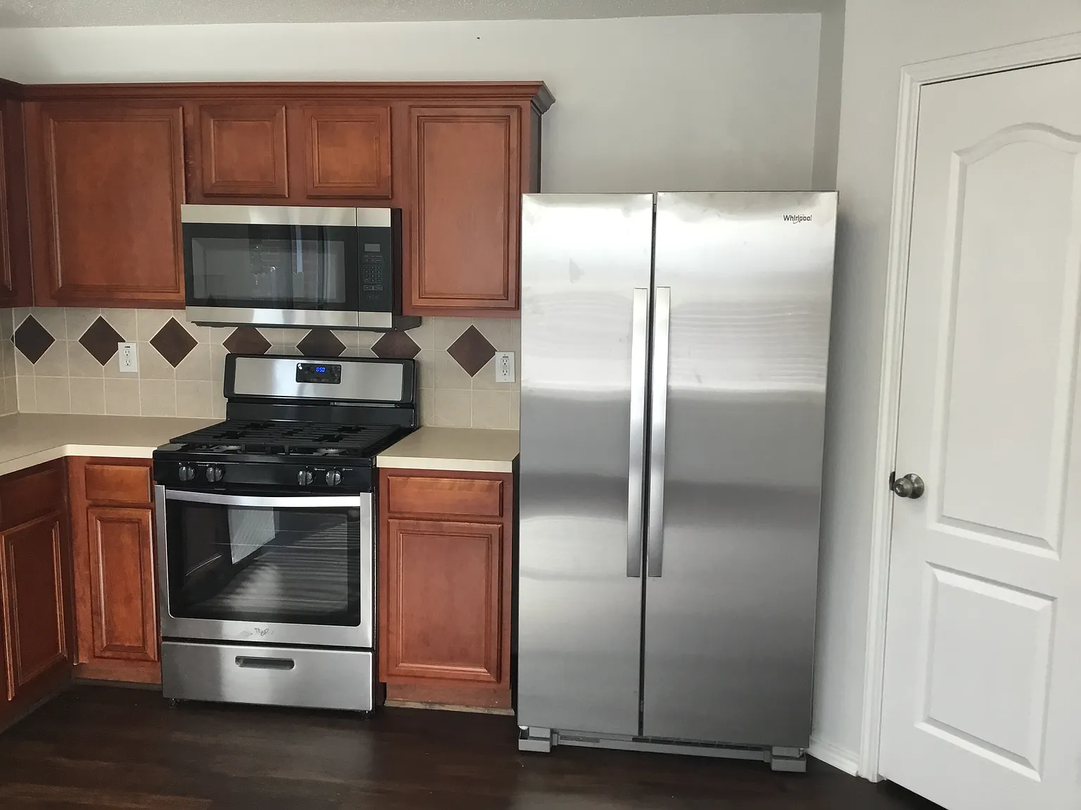3 bed, 2.0 bath, 1430 sqft, $2,070 — Photo 3