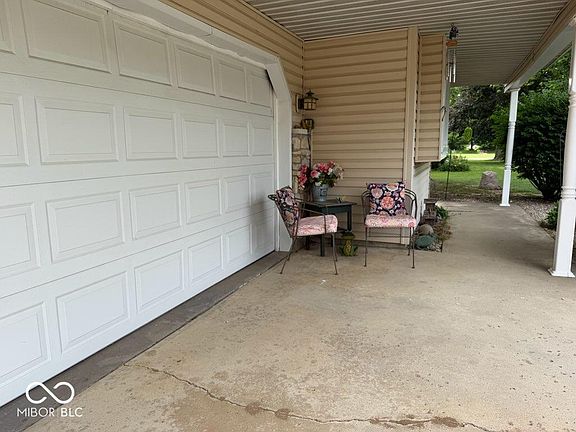 3rd image of 420 Phelps Dr