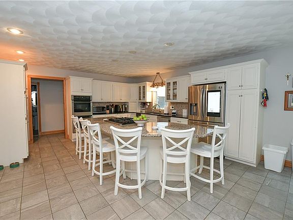 4th image of 205 Beechwood Dr