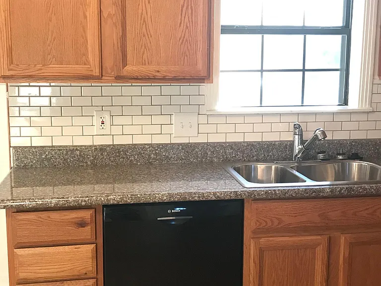 Tile Backsplash/Granite Countertops