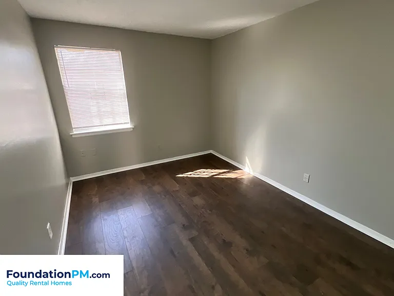 1131 Catalina St — Photo 8