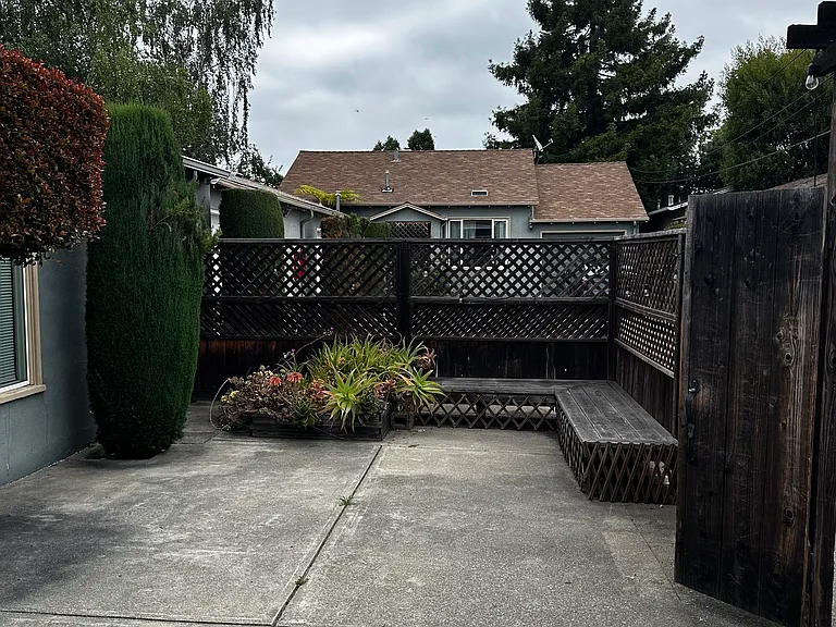 722 Linden Ave #722B — Photo 3