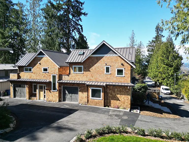 3941 W Barrett Ln — Photo 2