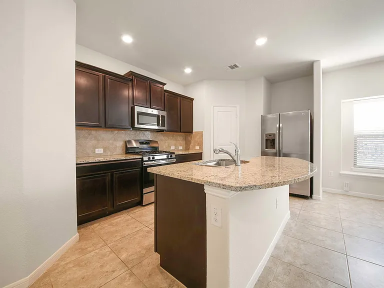14002 Madrigal Ln — Photo 36