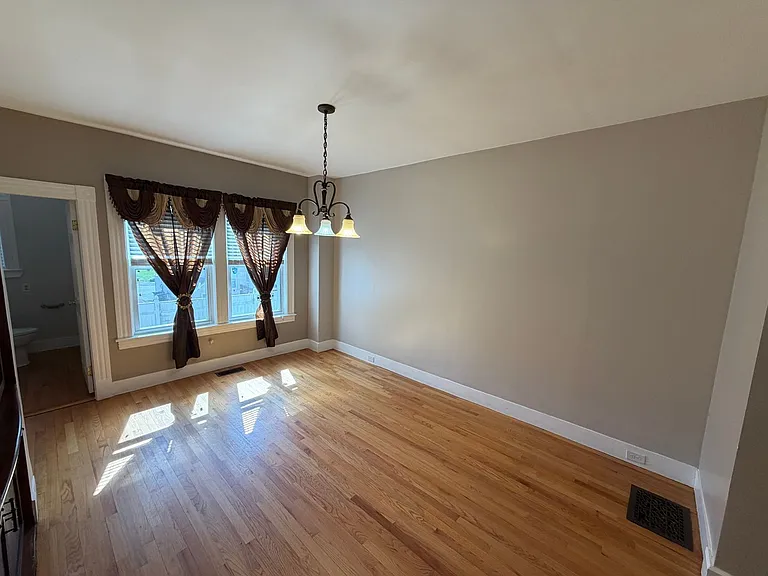 325 Rogers St — Photo 9