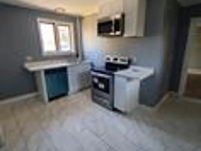 12 Autumn St — Photo 1
