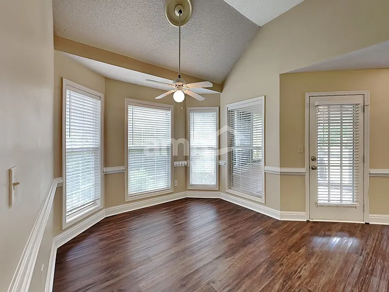 154 Acadian Dr — Photo 5