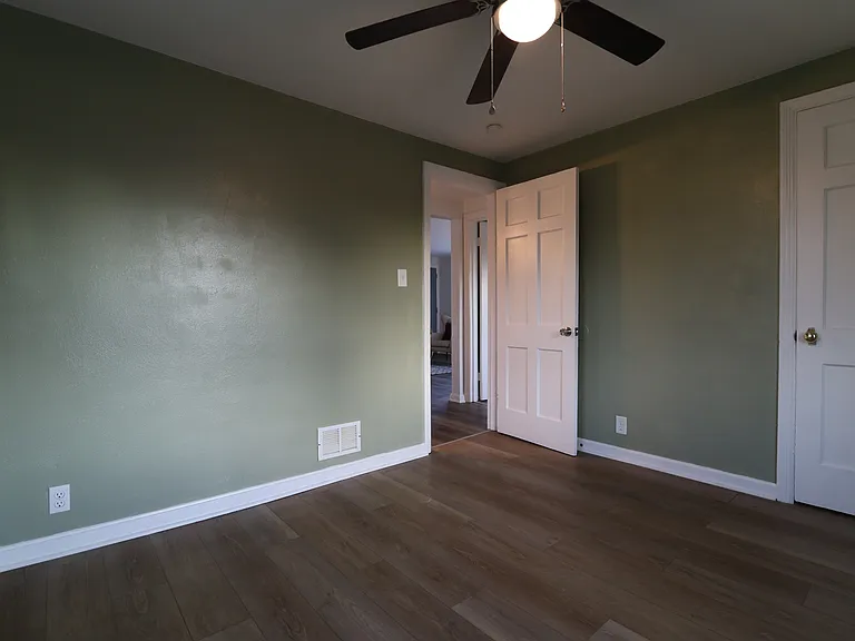 1039 Salem Ave #3 — Photo 14
