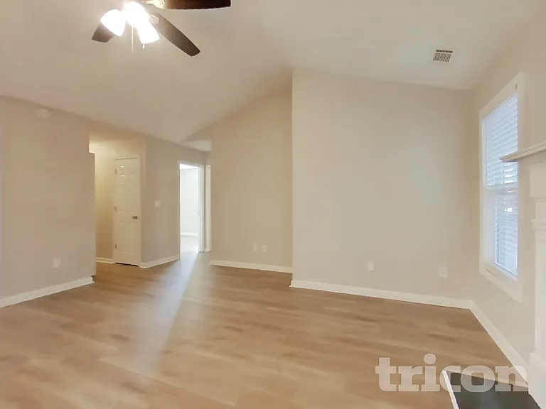 20 E Lawn Dr — Photo 4