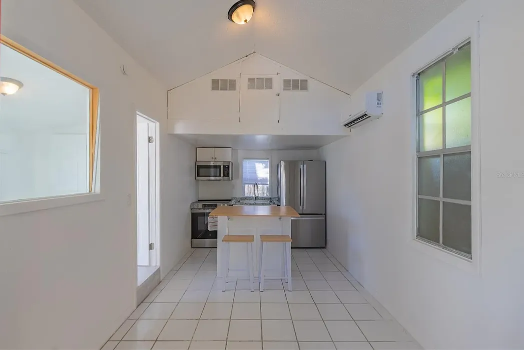 1 bed, 700 sqft, $1,200 — Photo 2