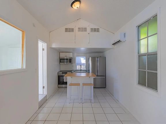 2nd image of 944 Bruce Ave #B
