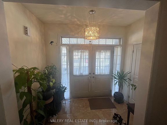 5th image of 48 Bellcrest Rd #1