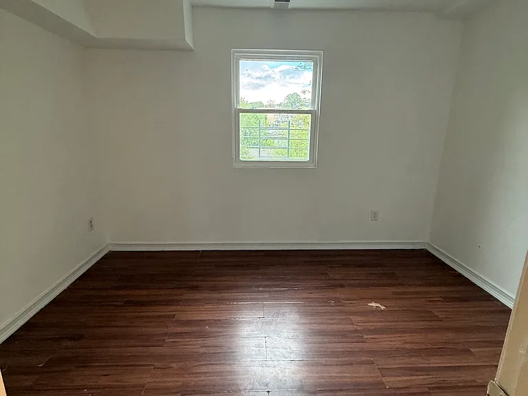 279 York Ave — Photo 8