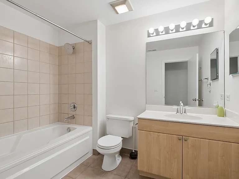 521 W Superior St #132 — Photo 10