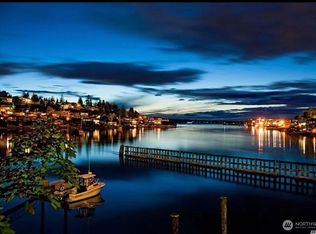 3510 W Commodore Way, Seattle, WA 98199