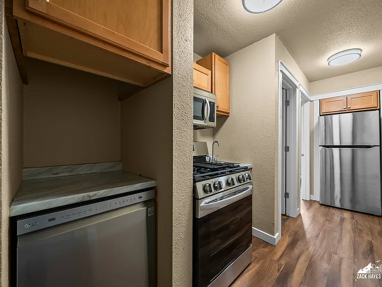618 Gambell St #11 — Photo 30