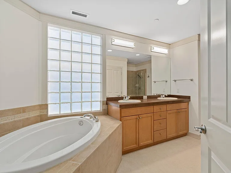 221 5th Ave S #105 — Photo 26
