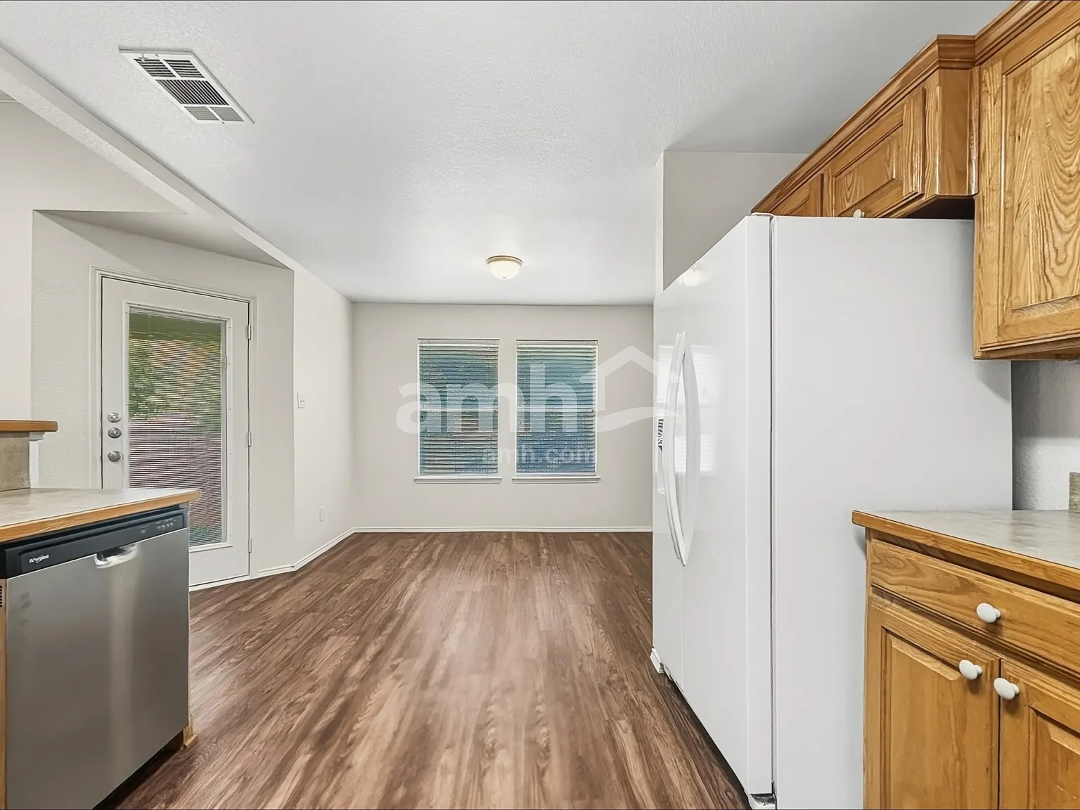 3 bed, 2.0 bath, 2086 sqft, $2,260 — Photo 4