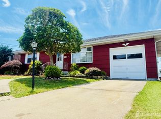 93 N Washington Ave, Colonia, NJ 07067